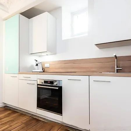 Apartamento Lovely In With Kitchen